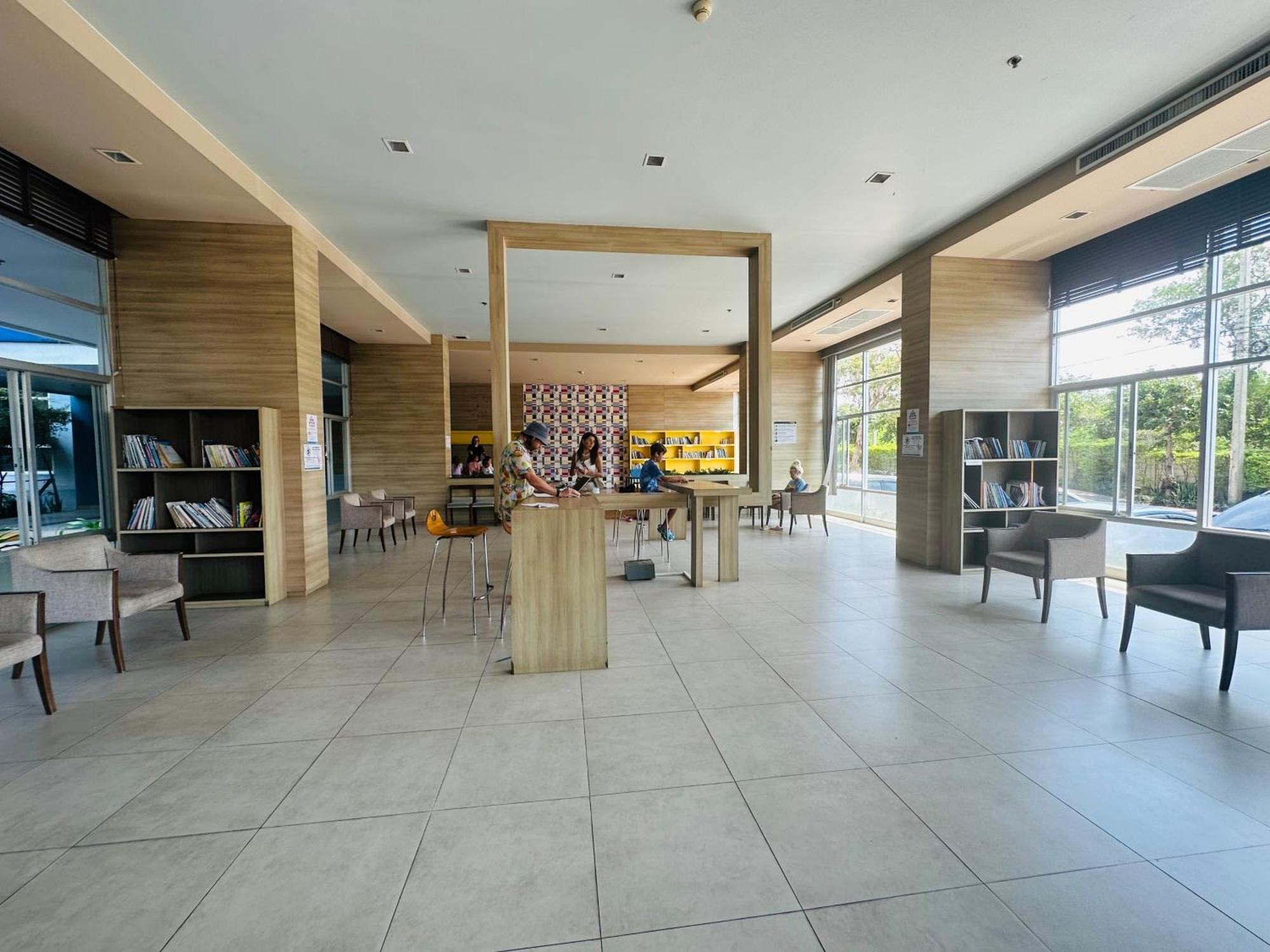 Seaview Beach Room Lumpini-Pool And Gym Face To Ocean Jomtien Beach Zewnętrze zdjęcie