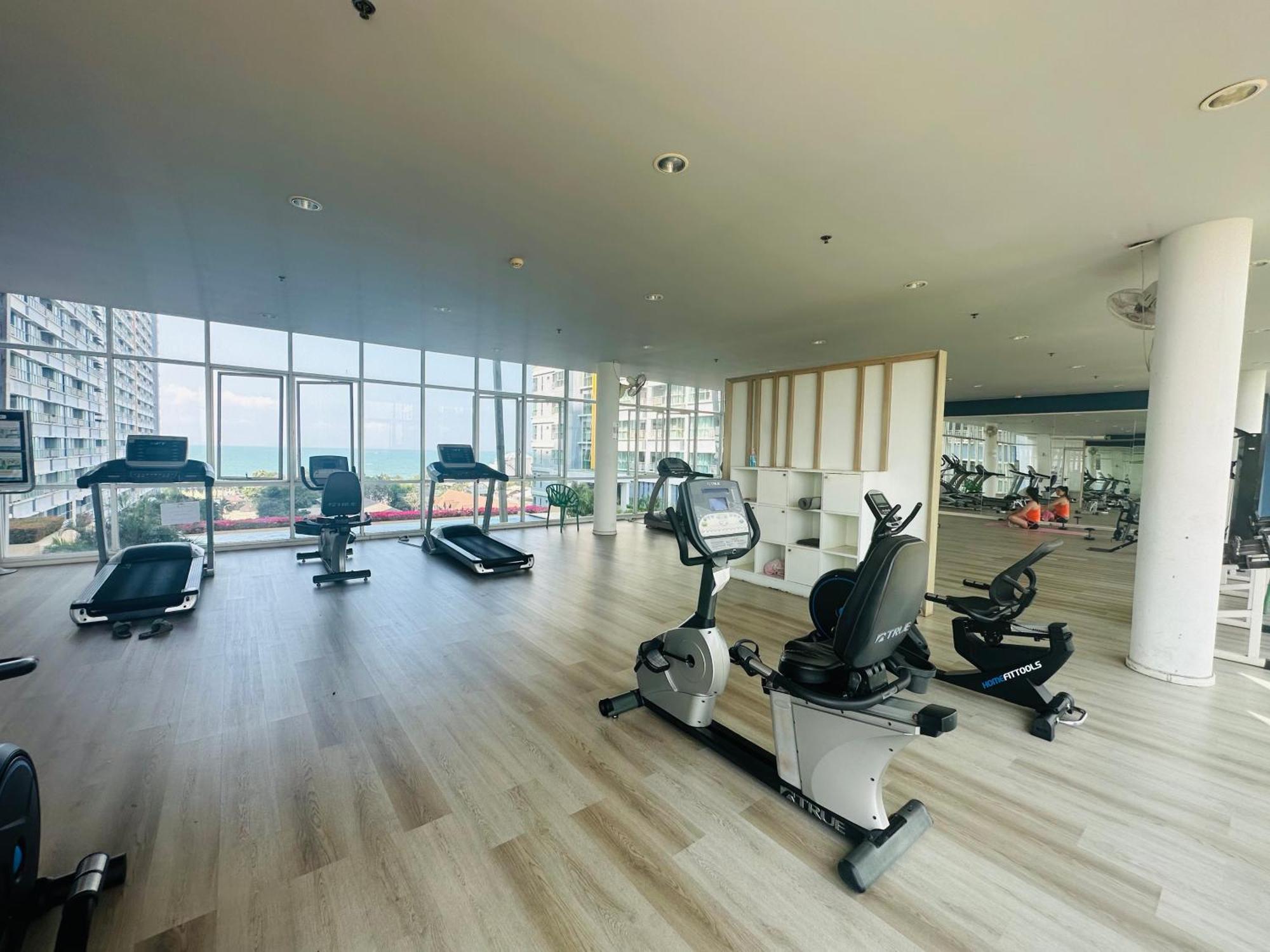 Seaview Beach Room Lumpini-Pool And Gym Face To Ocean Jomtien Beach Zewnętrze zdjęcie